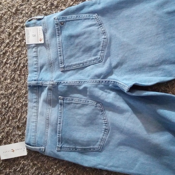 $10 or any 2 items $15:  TRUE CRAFT NWT High Rise Distressed Jeans 12 - Picture 8 of 16